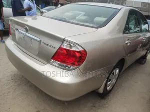 Toyota Camry 2005 Gold