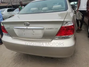 Toyota Camry 2005 Gold