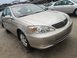 Toyota Camry 2005 Gold