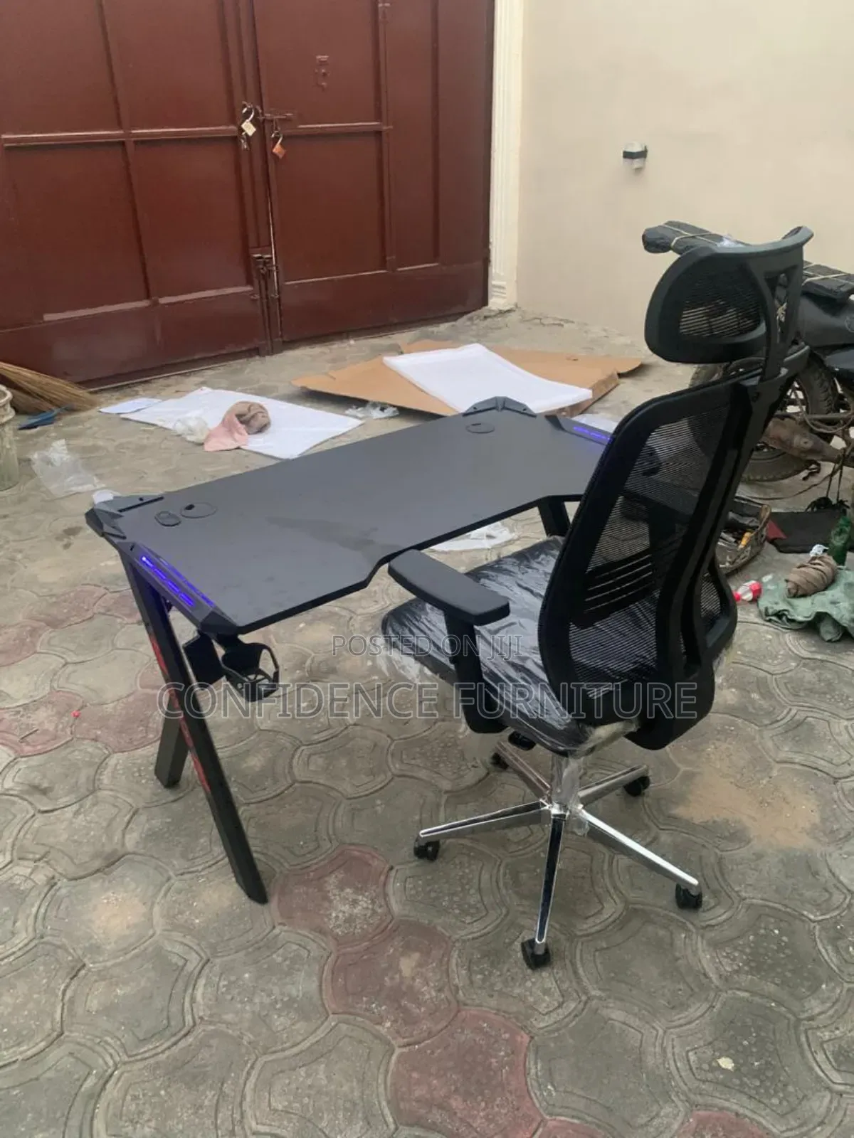 Game Table With Quality Ergonomic Mesh Chair