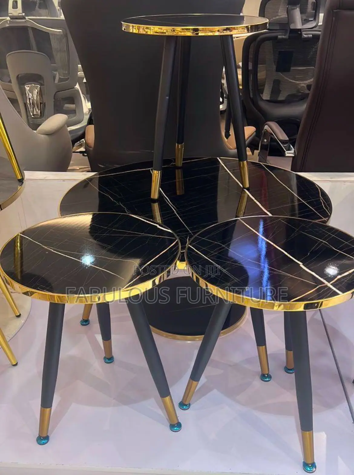 Quality Center Table With 4 Side Stool