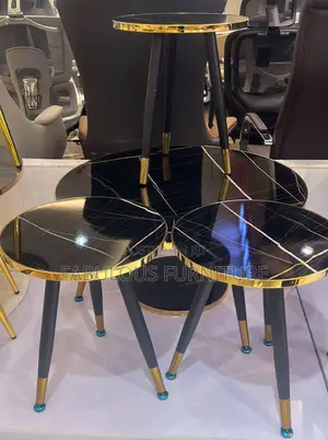 Quality Center Table With 4 Side Stool