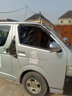 Side Door Glass for Hiace Hummer Bus Available Now
