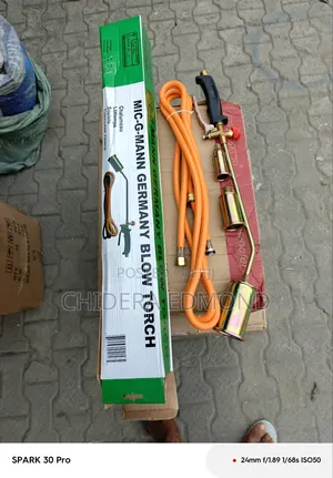 Gas Blowing Burner With Three Head Nozzles