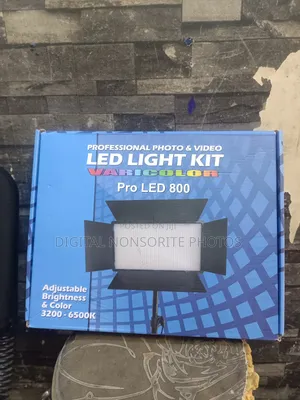 Brand New Pro Led 800 Light Kit With Small Stand