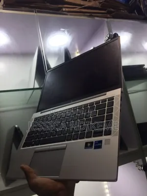 Photo - Laptop HP EliteBook 840 G8 16GB Intel Core I7 SSD 256GB