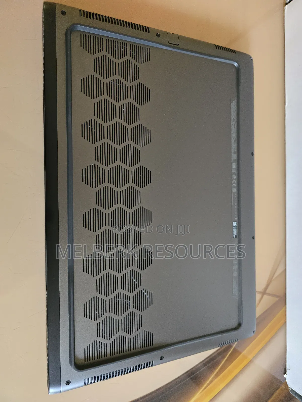 New Laptop Alienware M16 R2 32GB Intel Core Ultra 7 SSD 1T