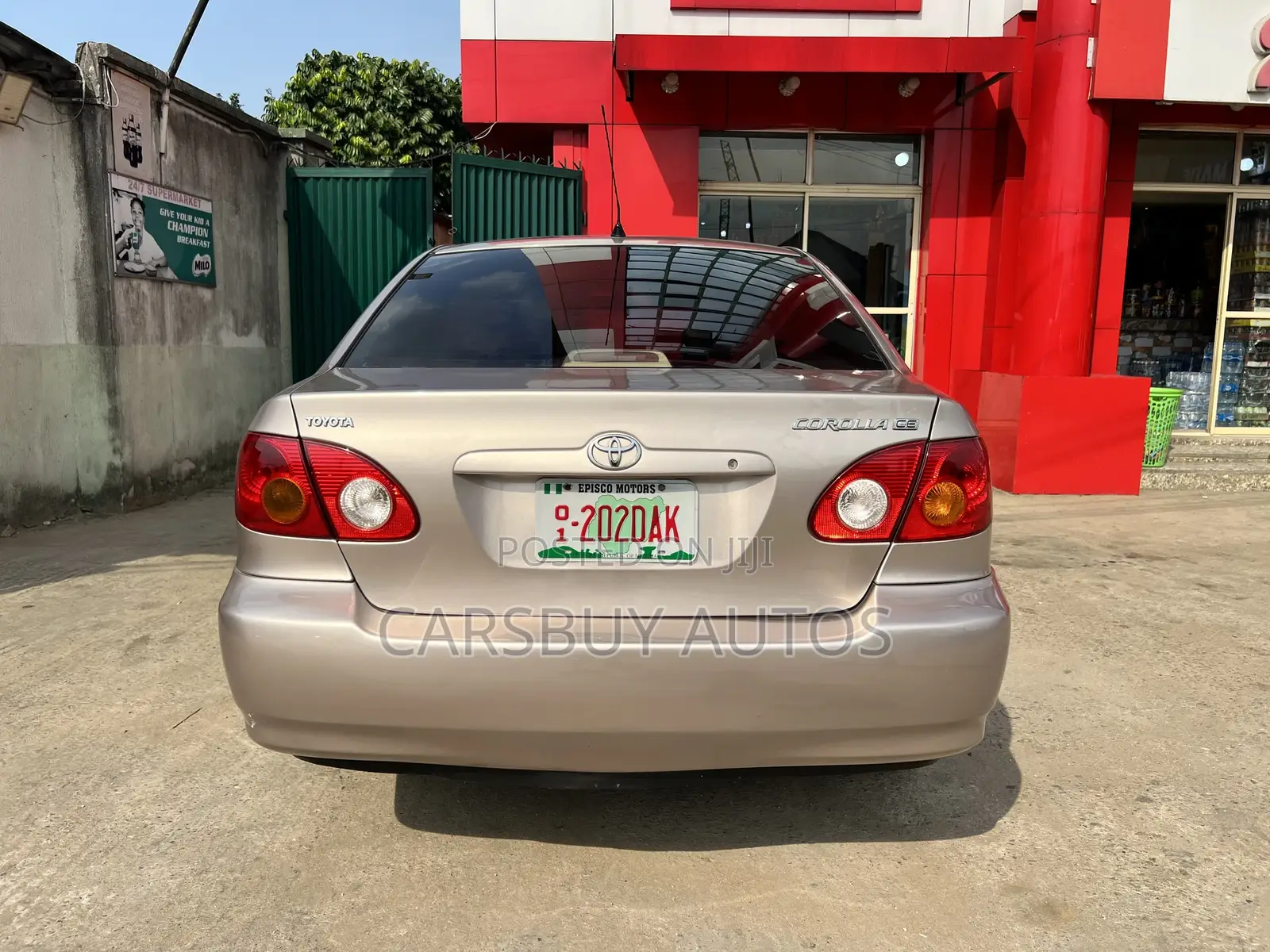 Toyota Corolla LE 2004 Gold