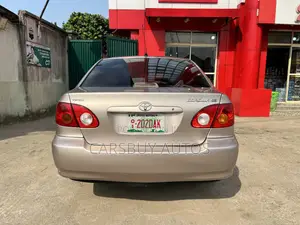 Toyota Corolla LE 2004 Gold