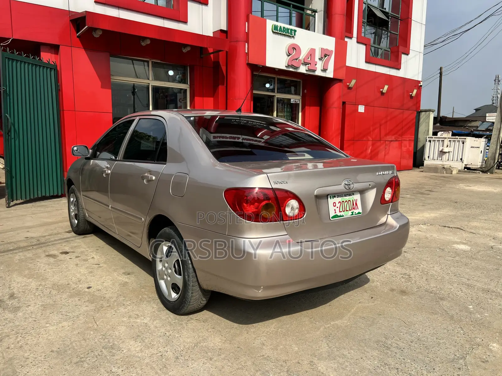 Toyota Corolla LE 2004 Gold