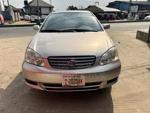 Toyota Corolla LE 2004 Gold