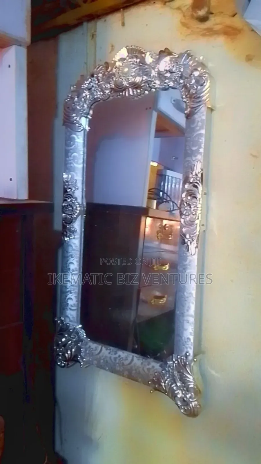 Royal Hanging Mirror