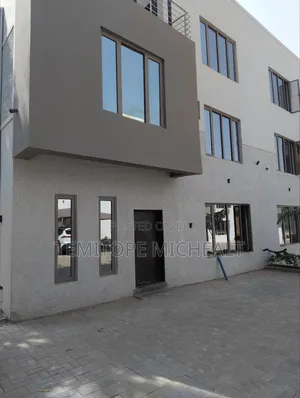 5bdrm Townhouse / Terrace in Asokoro By World for rent