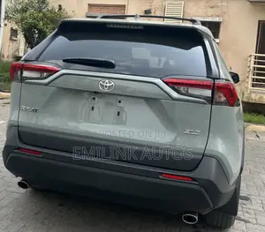 Toyota RAV4 XLE 2022 Gray