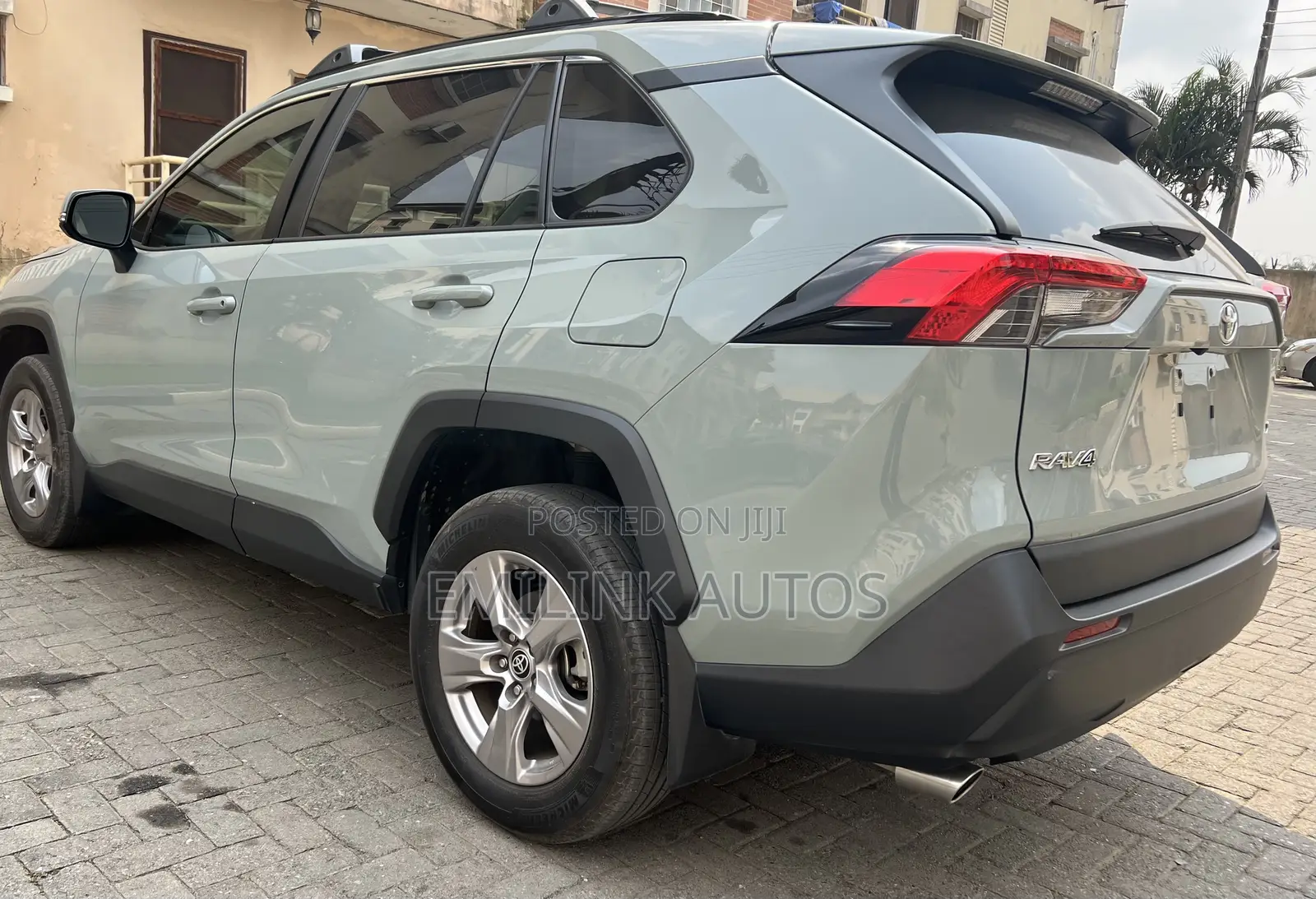 Toyota RAV4 XLE 2022 Gray