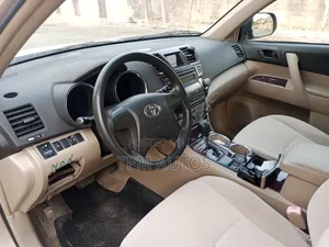 Toyota Highlander 4x4 2008 Gold