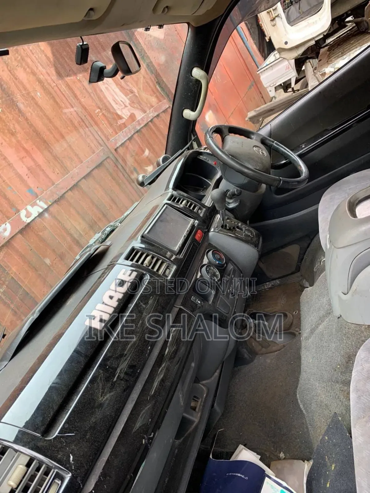 Toyota HiAce 2011 Green