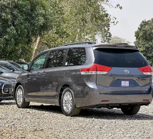 Toyota Sienna XLE FWD 8-Passenger 2013 Gray