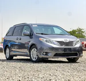 Toyota Sienna XLE FWD 8-Passenger 2013 Gray