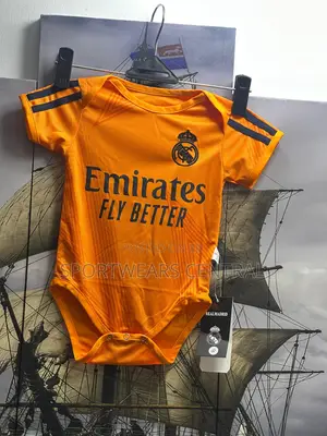 Photo - Madrid 2024-2025 Away JERSEY