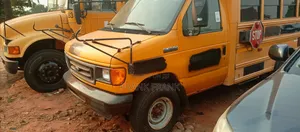 Ford E350 2004 Yellow