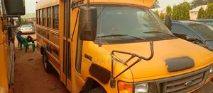 Ford E350 2004 Yellow