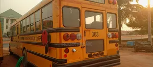 Bus 2005 Yellow