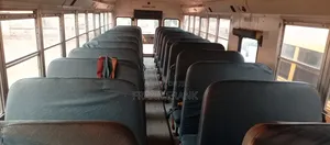 Bus 2005 Yellow