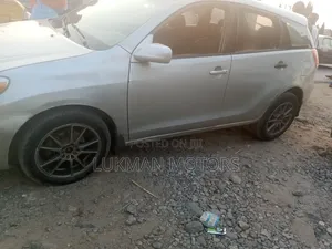 Photo - Toyota Matrix 2005 Silver