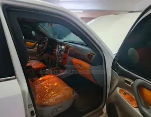 Toyota Land Cruiser 2007 White