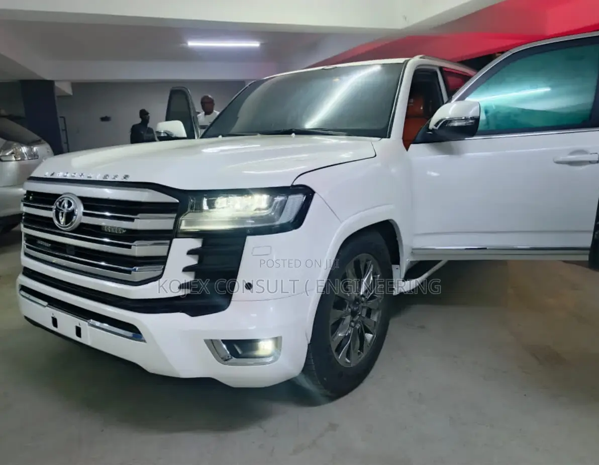 Toyota Land Cruiser 2007 White