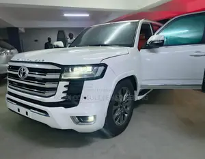 Toyota Land Cruiser 2007 White