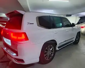 Toyota Land Cruiser 2007 White