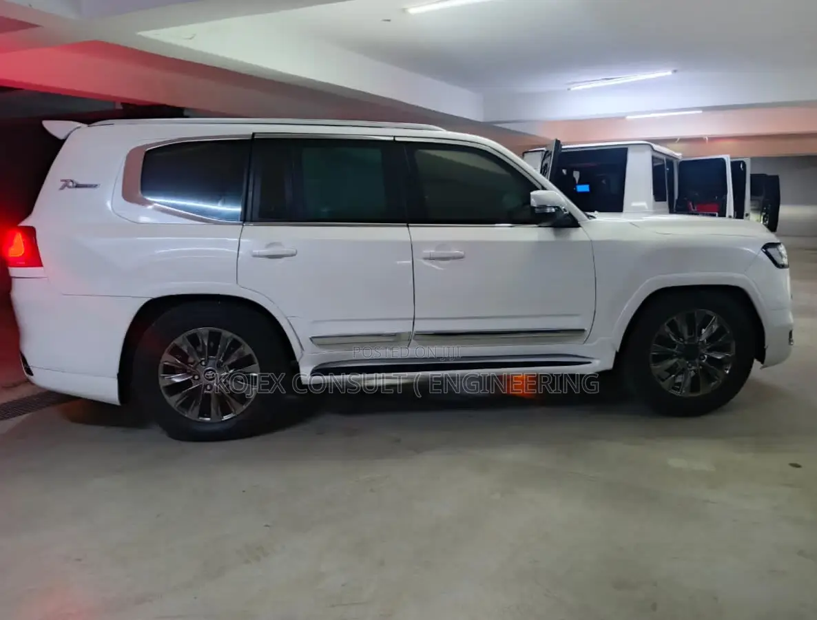 Toyota Land Cruiser 2007 White