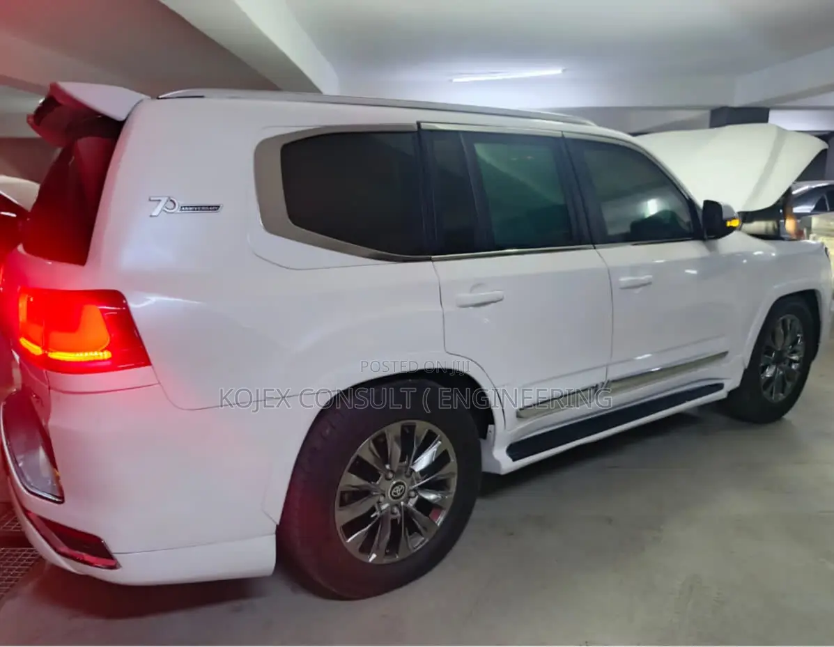Toyota Land Cruiser 2007 White