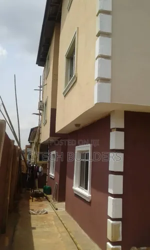 3bdrm Block of Flats in Benin City for sale