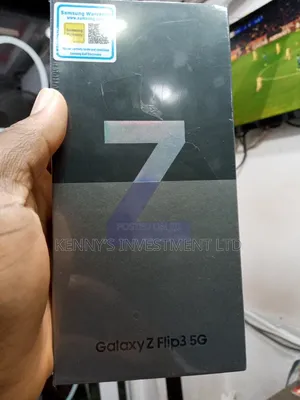 Photo - New Samsung Galaxy Z Flip 3 256 GB Black