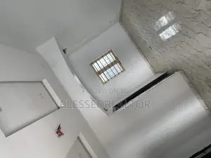 3bdrm Block of Flats in Toronto, Owerri for rent