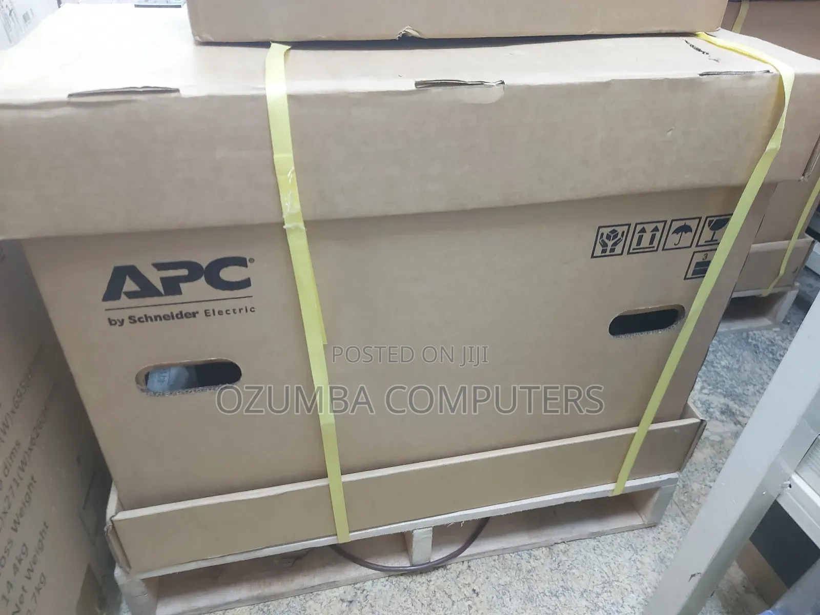 Apc Smart-Ups 2200va LCD Uninterrupted Power Supply