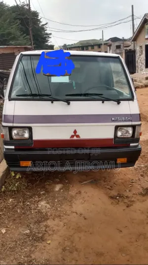 Mitsubishi L300 2005 White