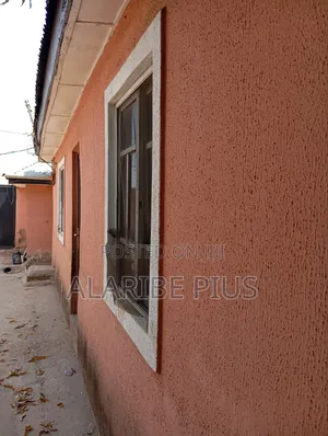 5bdrm Bungalow in Not. Estate., Dei-Dei for sale