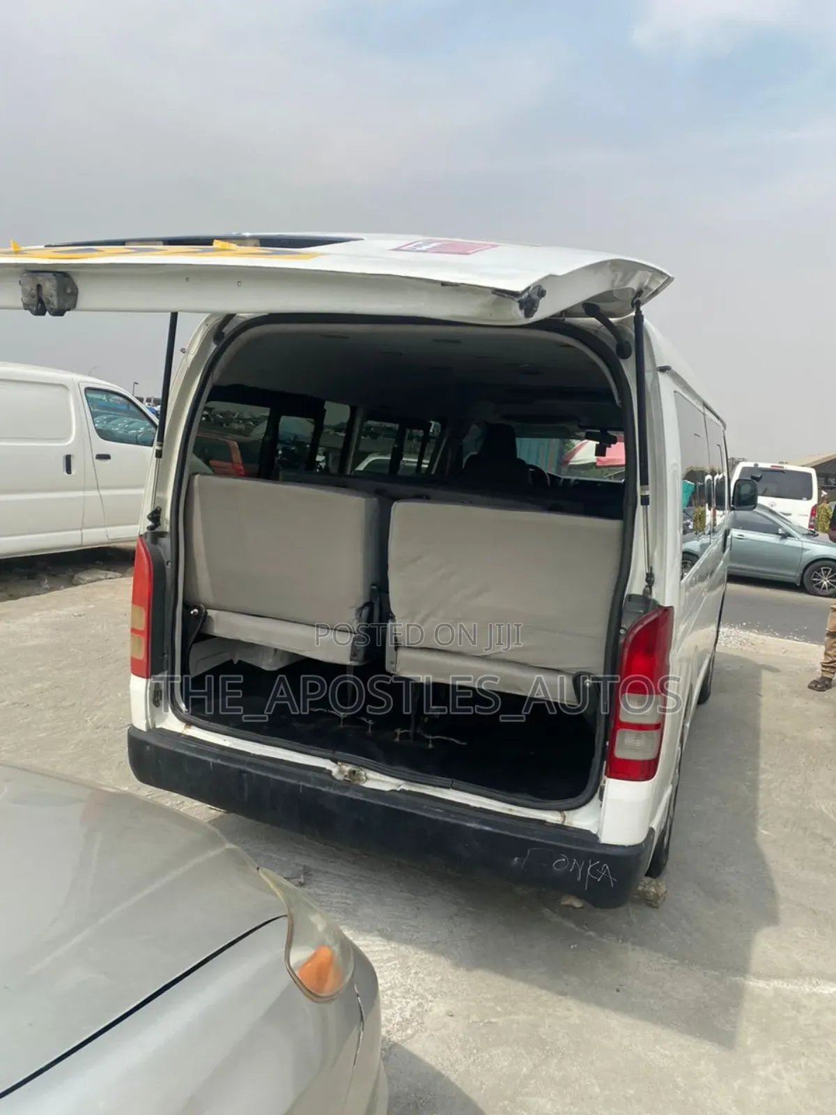 Toyota HiAce 2013 White