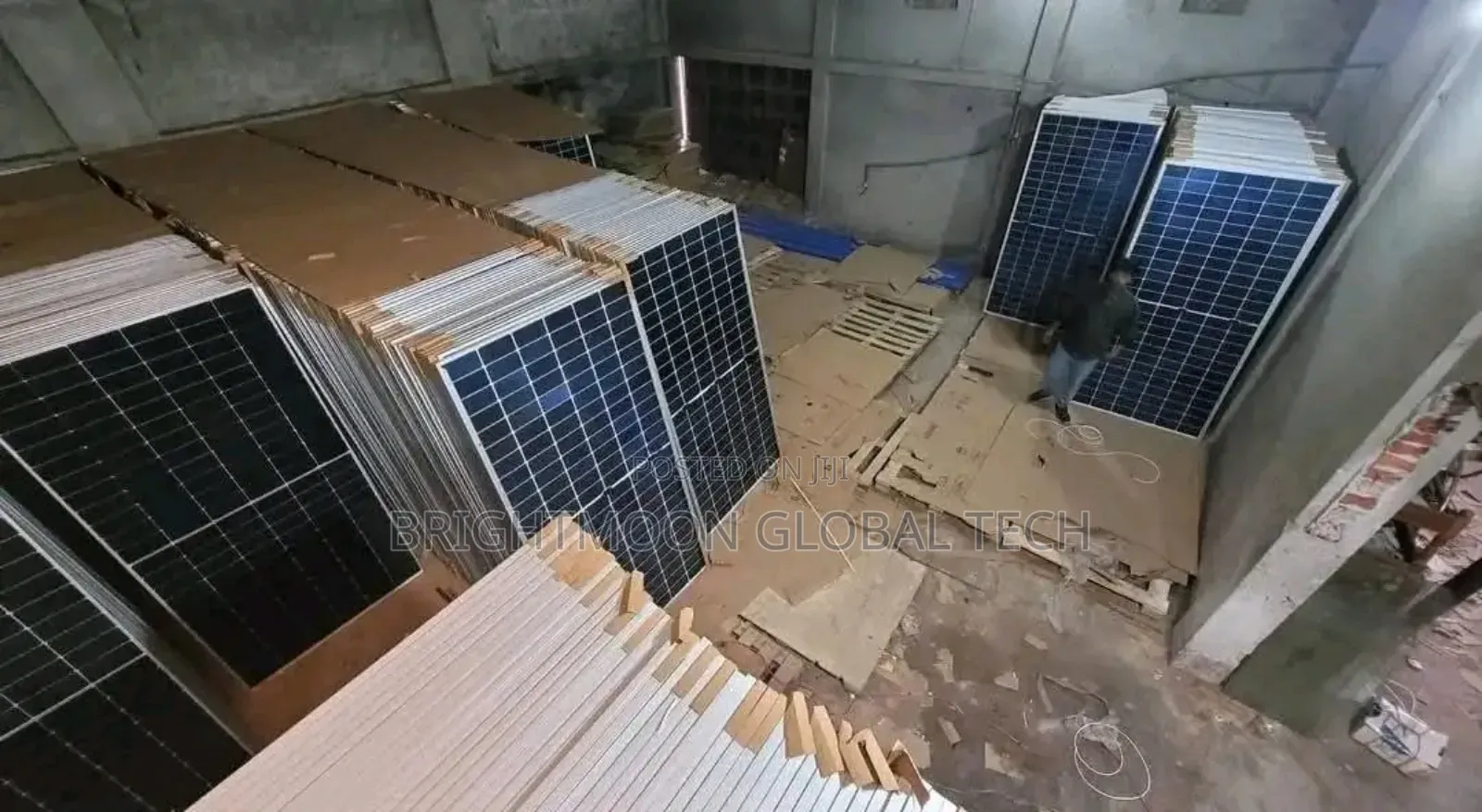 650watts Jinko Solar Panels 144cell .. 650watts Panel
