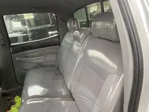 Toyota Tacoma Access Cab V6 Automatic 2010 Silver