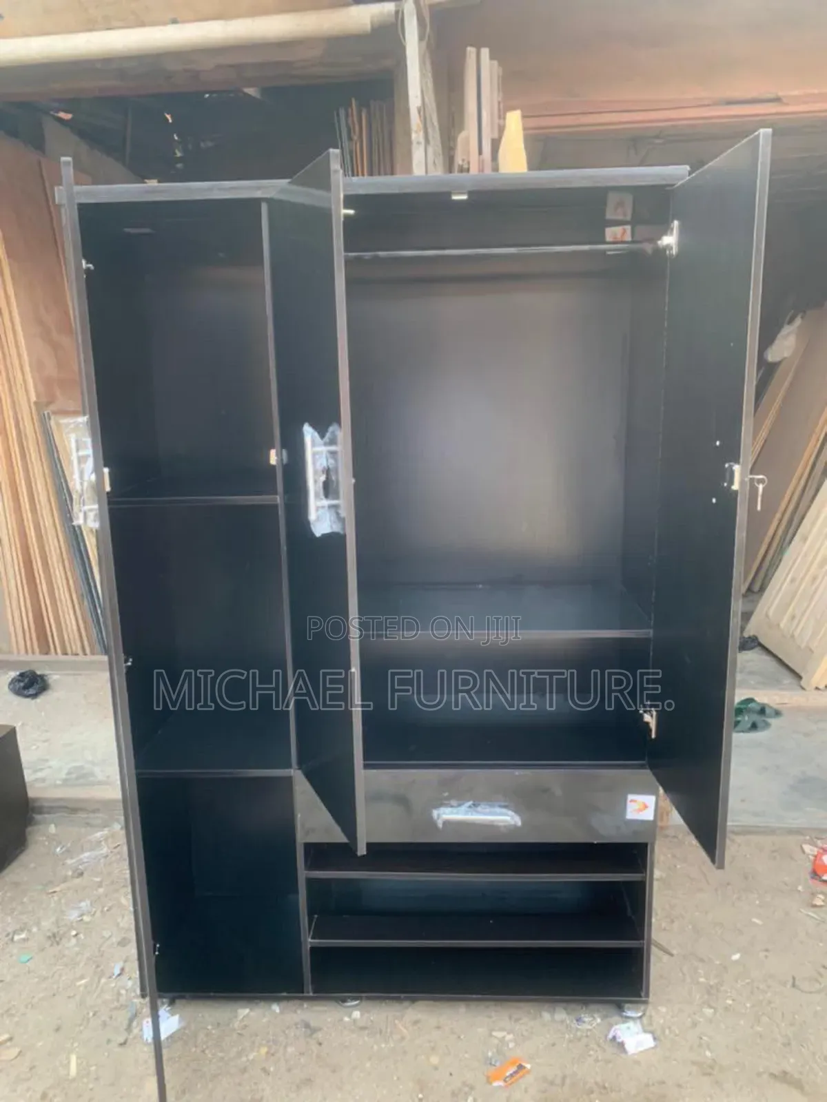We Ll Structured 4x6 Wardrobe With One Drawer and Shoe Rack