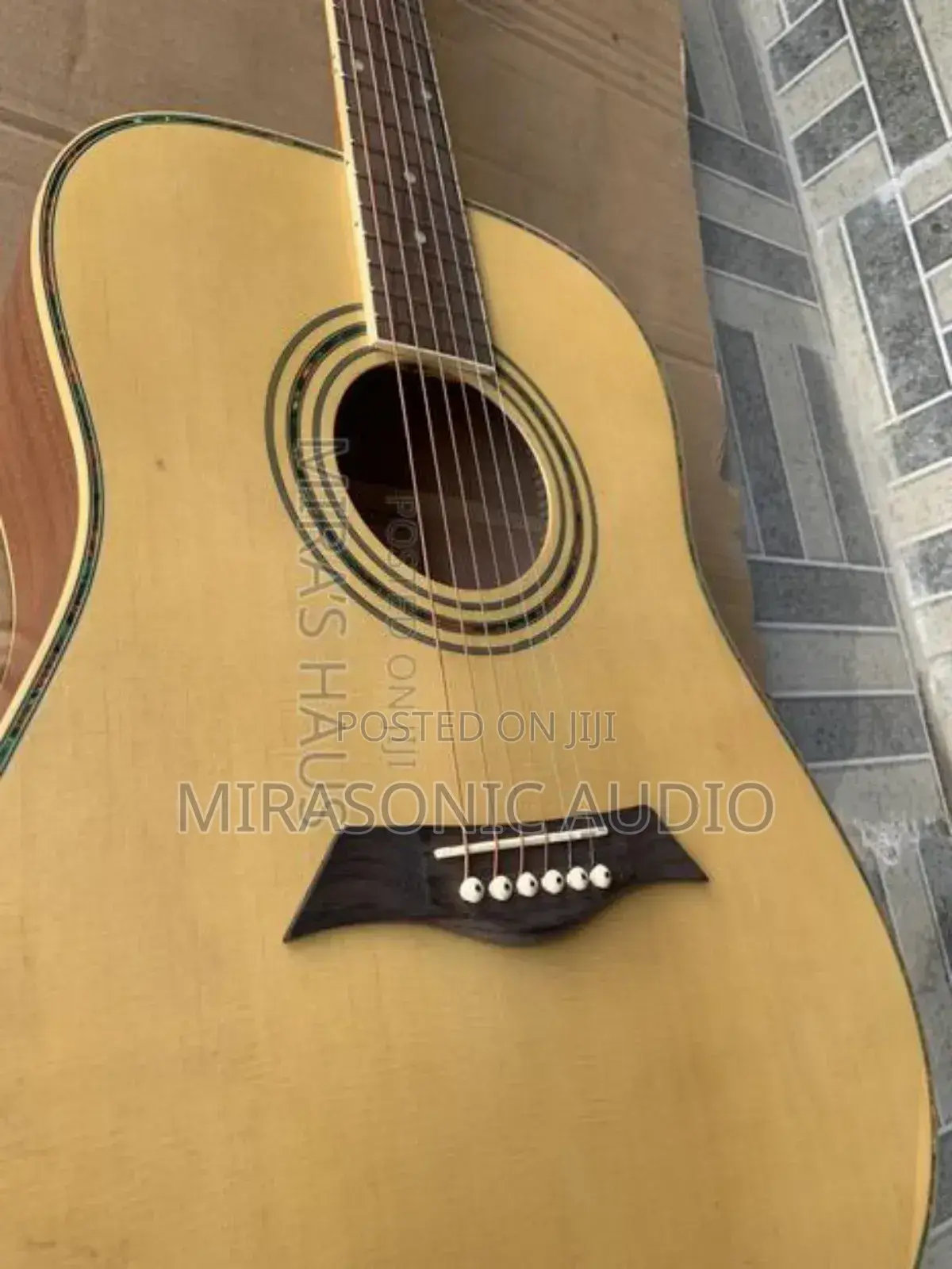Dame Used Acoustic Guitar,6 Strings