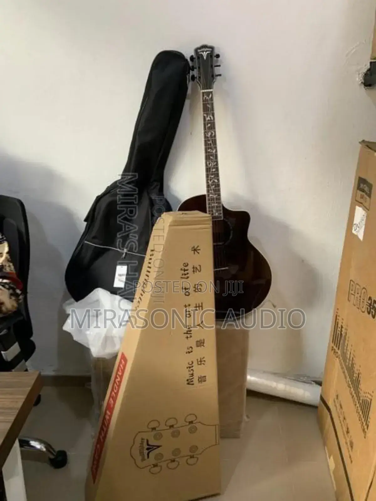 BULLFIGHTER Semi Acoustic Box Guitar,41”