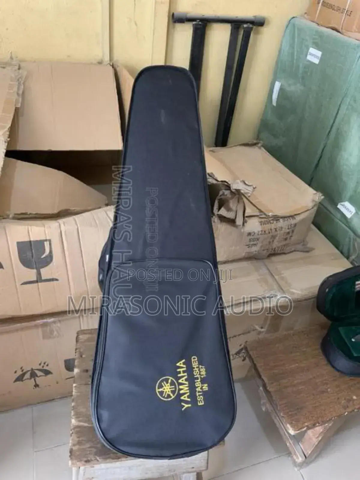 Yamaha Violin, Size 4/4 With Complete Accessories