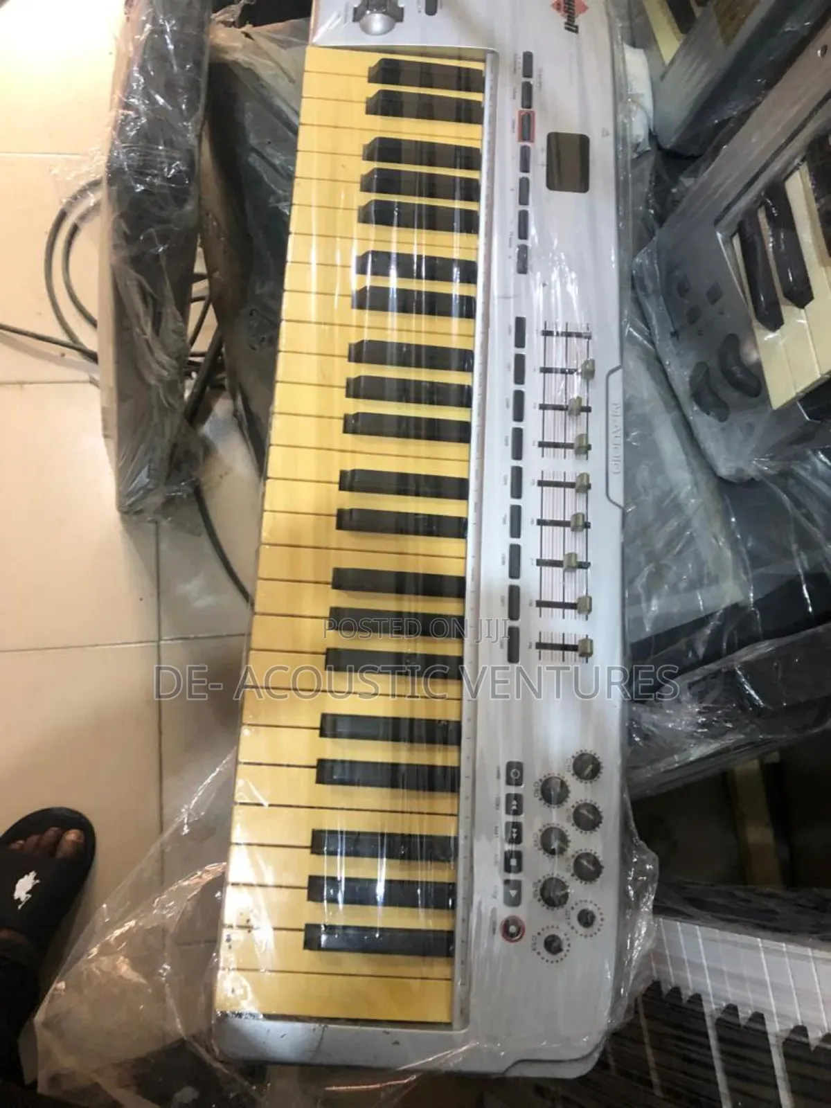Direct Uk Used Midi Keyboard With Feathers