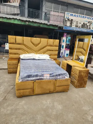 Ulphostery Padded 4.5by6 Bed Set.